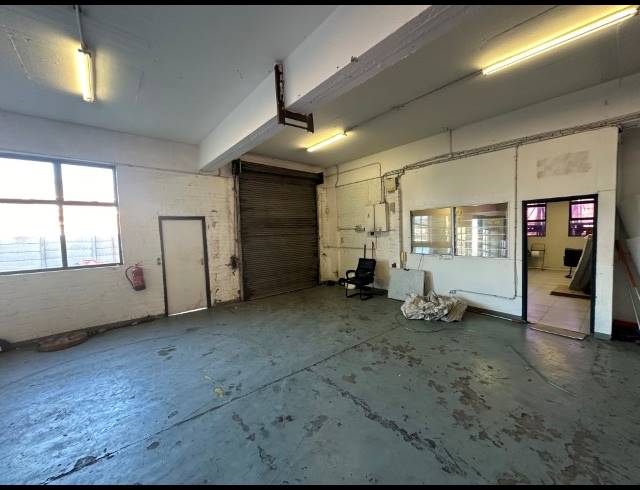 2,468M² WAREHOUSE TO LET IN PAARDEN EILAND